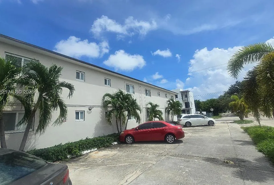 1400 N 17th Ave #5
