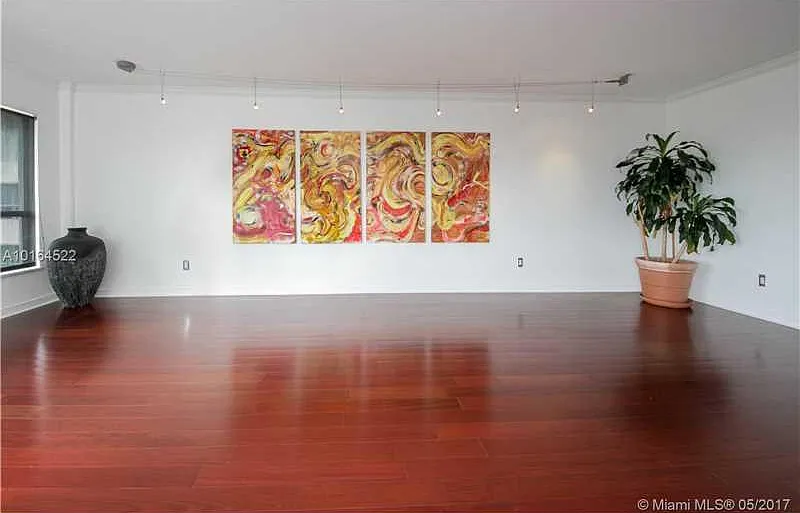 9100 W Bay Harbor Dr — Photo 2