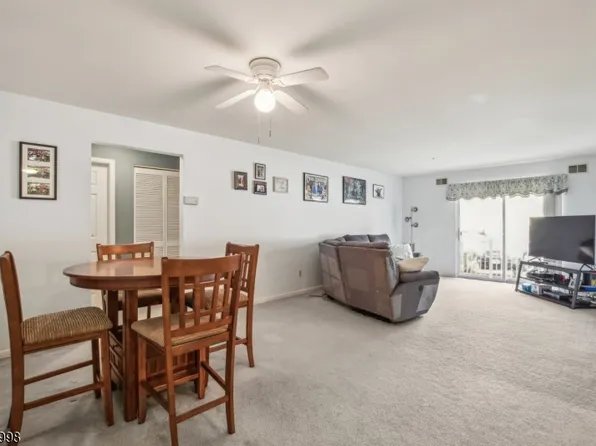 85 Crestview Ln, Mount Arlington Boro, NJ 07856