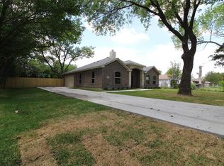 2901 Henry Rd, Lancaster, TX 75134