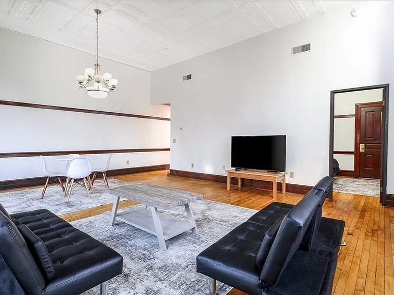63 Illinois St #104 — Photo 5