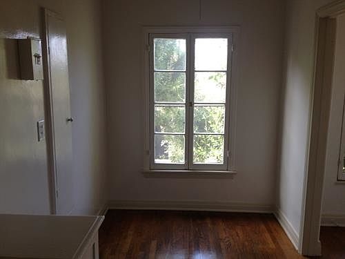 5th image of 223 1/2 S Gramercy Pl