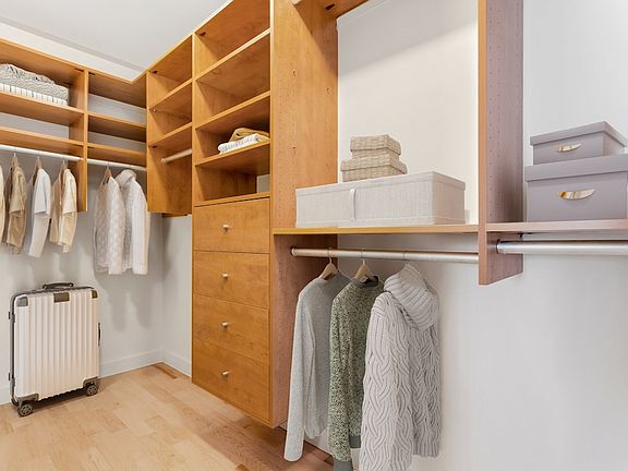5th image of 8 Spruce St APT 62T