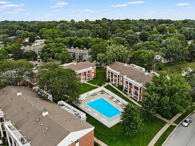 Westwood Apartments — Photo 16