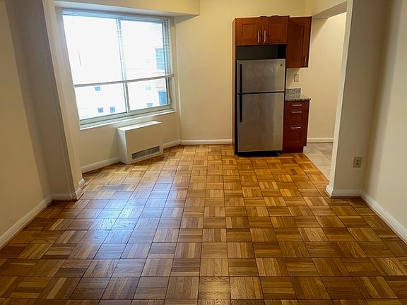 3rd image of 1727 Massachusetts Ave NW #701