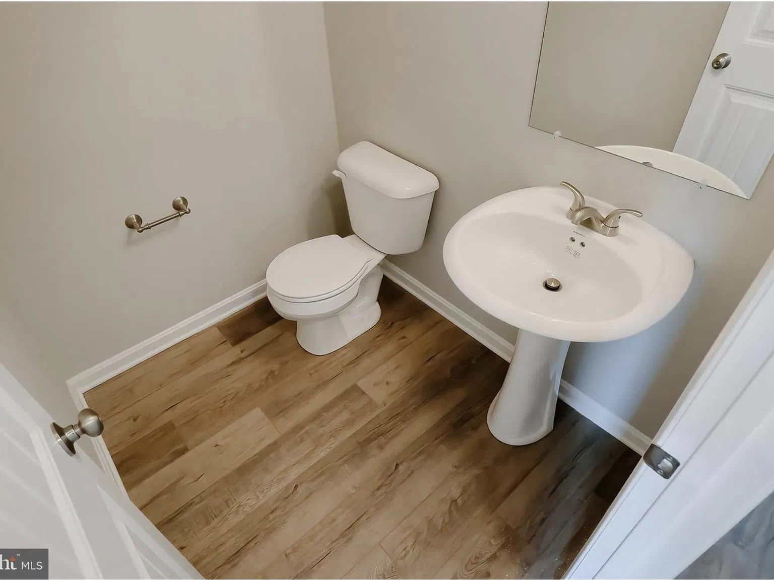 3 bed, 2.5 bath, 1400 sqft, $1,900 — Photo 2