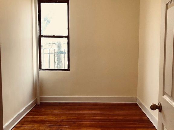 3rd image of 2541 44th St APT 11