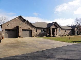 3 McGuire Dr, Kimberling City, MO 65686
