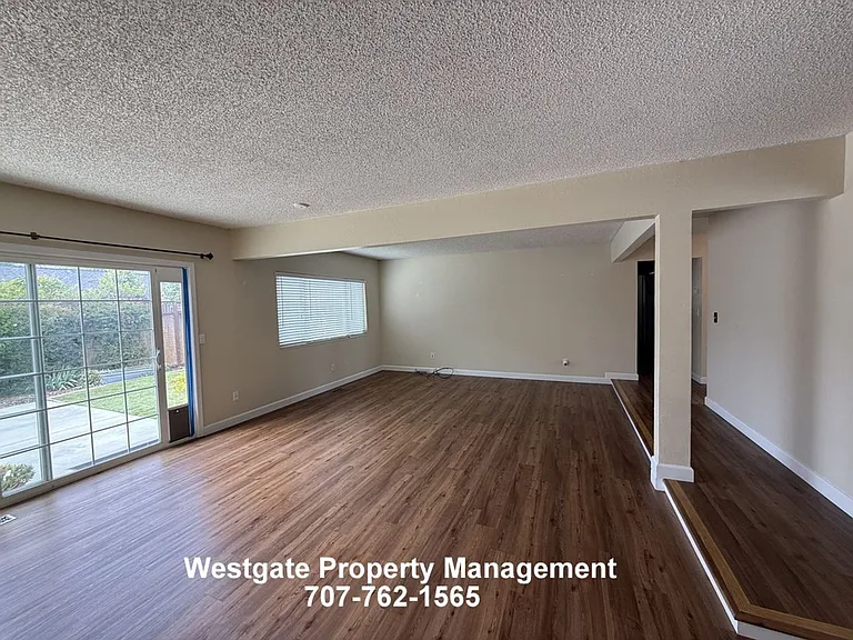 1729 Kearny St — Photo 7