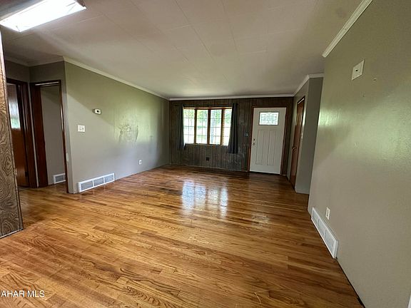 2nd image of 407 Slippey Ln