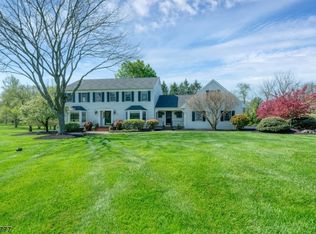 8 Willow Dr, Chester, NJ 07930