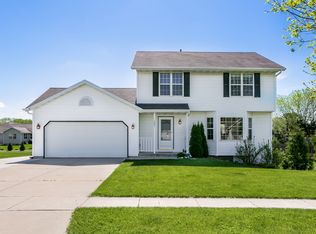 1001 Eagle Ln, Poynette, WI 53955