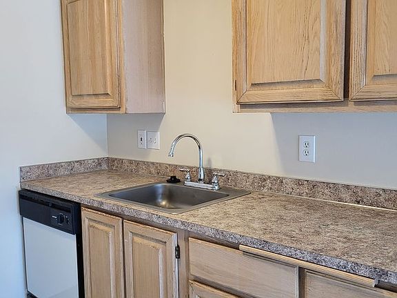 4th image of 821 Cottage St NE #202