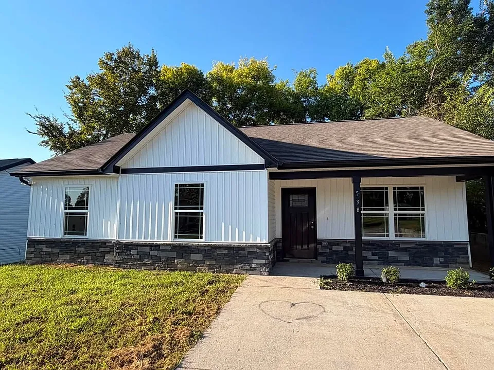 538 17th Ave W