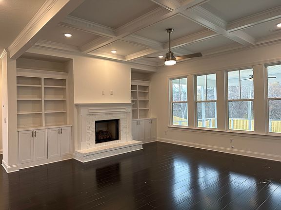 3rd image of 901 Lillian Park Drive