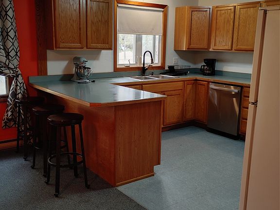 3rd image of 190 N Floweree Ave