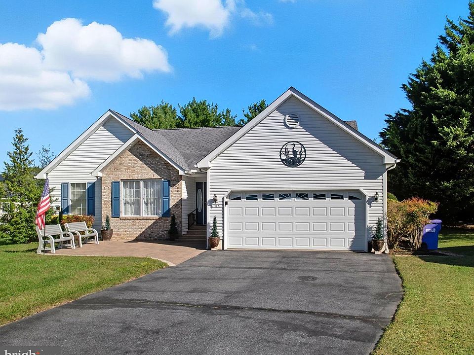 1st image of 107 Boxwood Ln
