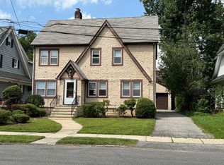 1704 Hunter Ave, Pelham, NY 10803