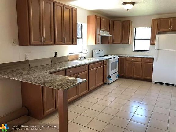 5th image of 360 NW 18th Ct