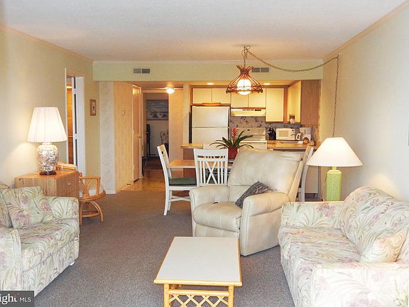 5th image of 9 37th St Unit 303