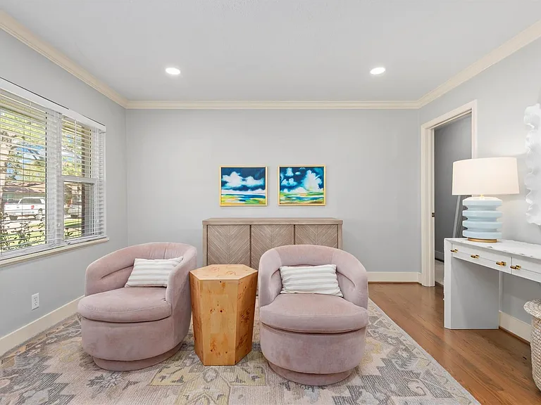 2023 Woodcrest Dr — Photo 7