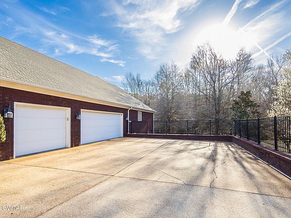 4th image of 409 Masters Dr