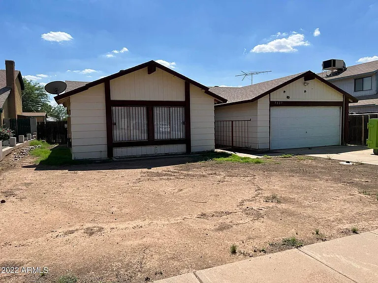 7827 W College Dr — Photo 1