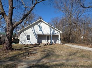 407 E Hickory St, Nevada, MO 64772
