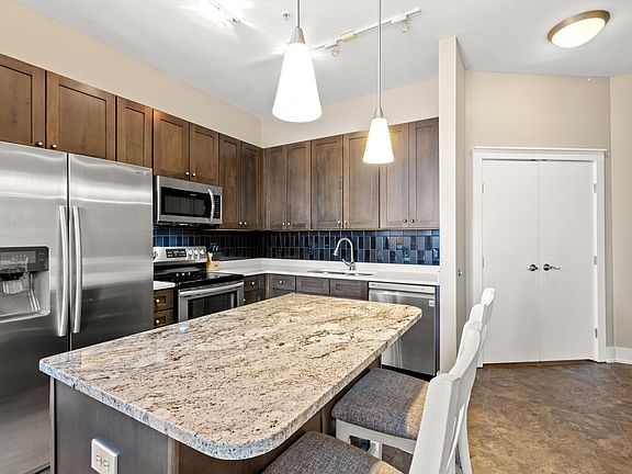 5th image of 535 S Upper St APT 210