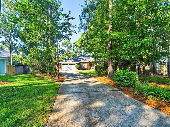 3rd image of 1607 Oakmont Cir