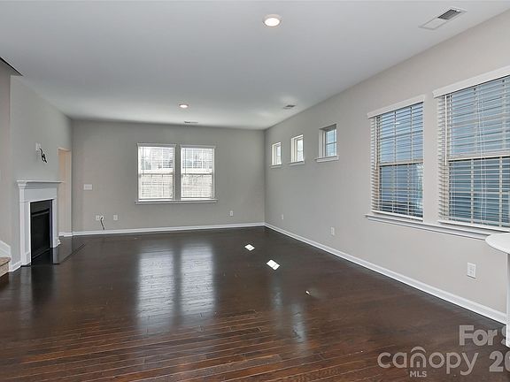 4th image of 1036 Easley St