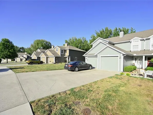 6125 NE Moonstone Ct, Lees Summit, MO 64064