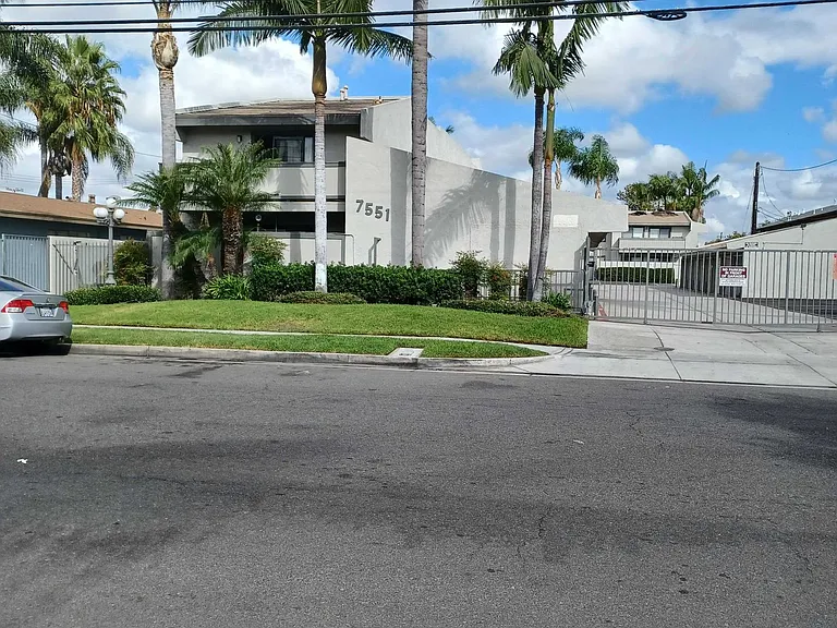 The Palms — Photo 6