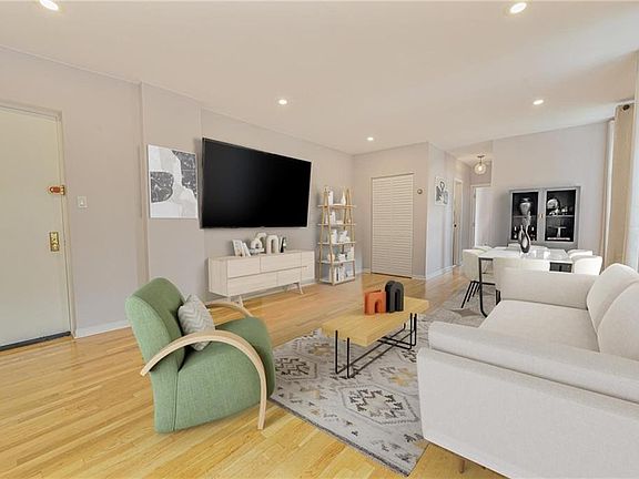 5th image of 293 Dahlgren Pl APT 2D