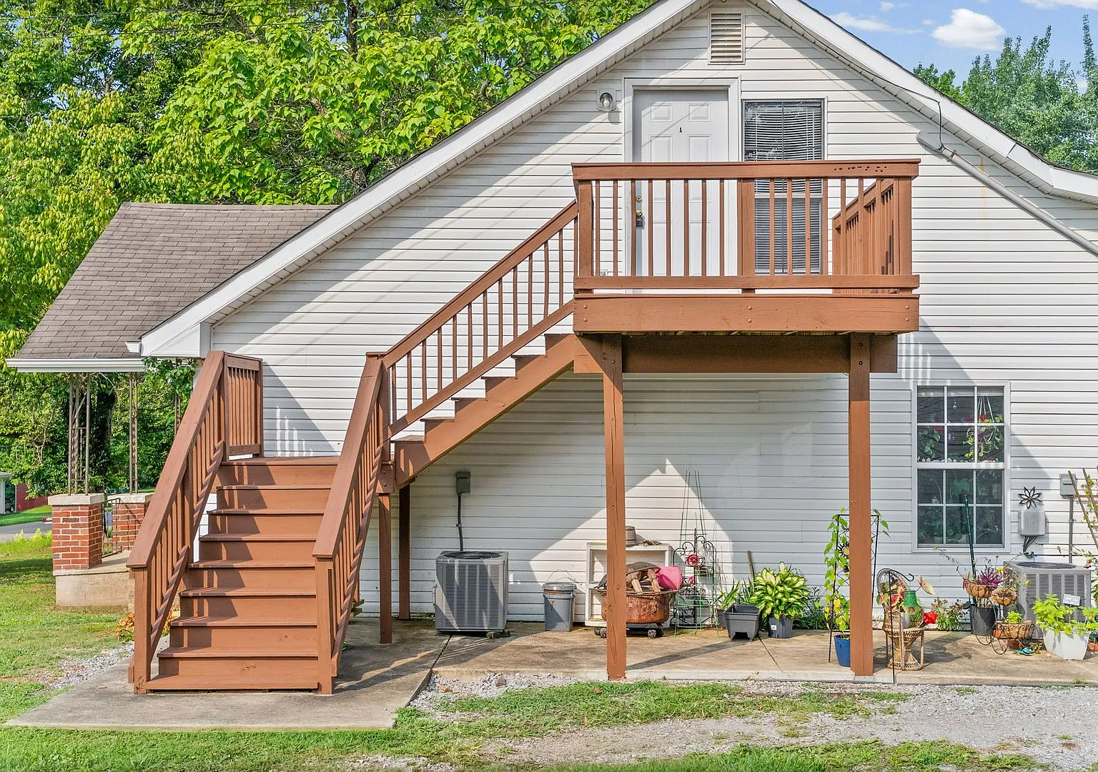 942 Cumberland Dr * — Photo 3