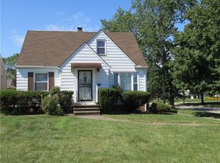 5100 Clement St, Maple Heights, OH 44137