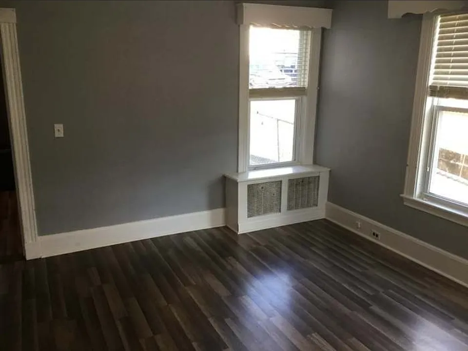 102 Linden St #1