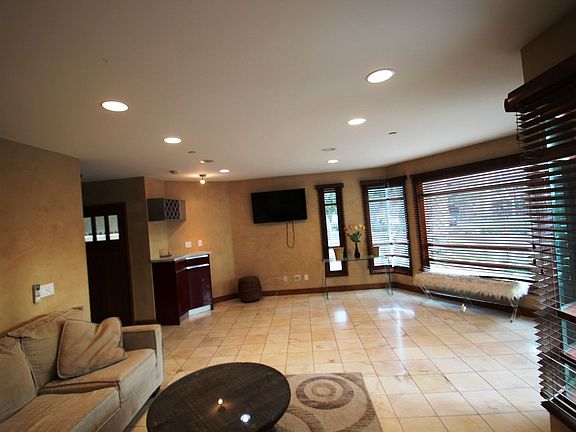 3rd image of 5431 La Jolla Blvd #A