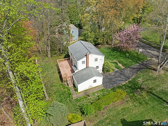 3rd image of 251 Shelter Rock Road