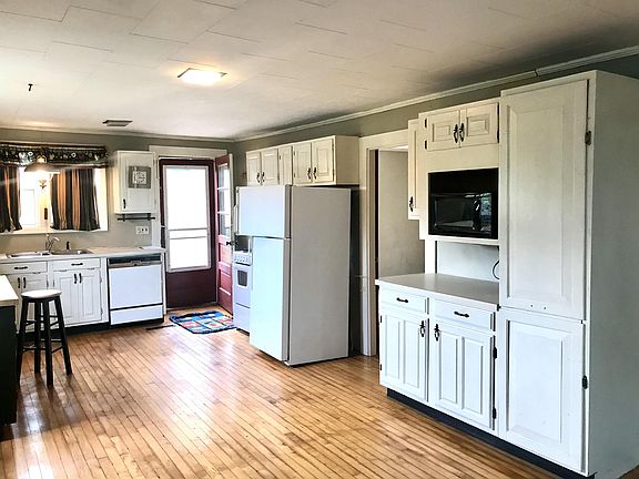 3rd image of 182 Searsport Ave