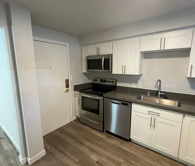 3912 Linden Ave N #6 — Photo 2