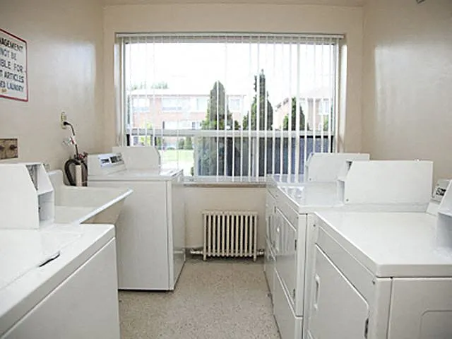 437 Glen Park Ave — Photo 9