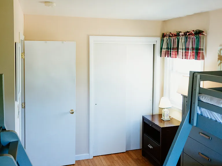 216 E Grand Ave — Photo 15