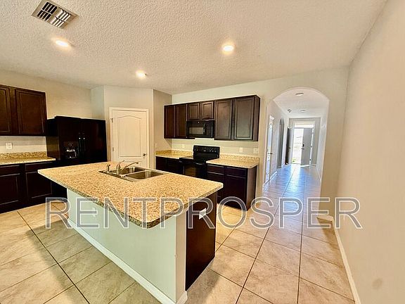 2nd image of 930 Summer Glen Dr