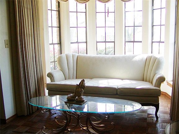 Cupola area of living/library room. (living area 1)