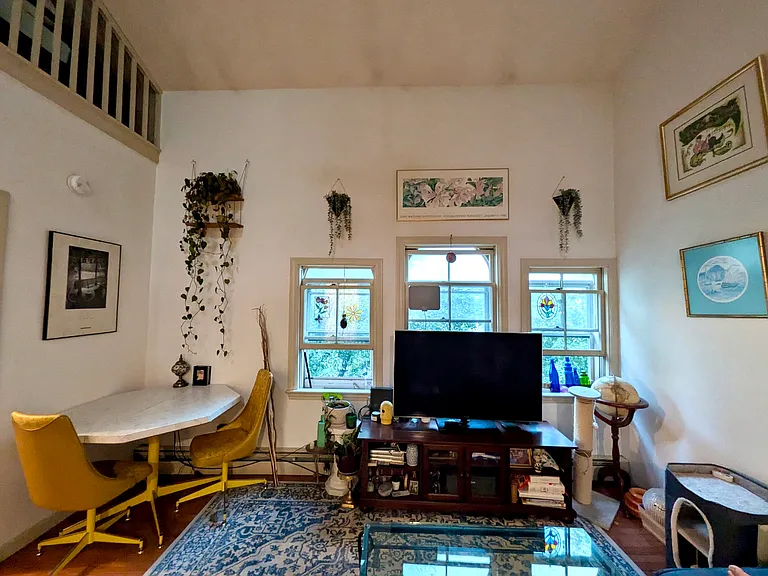 392 Essex St — Photo 6