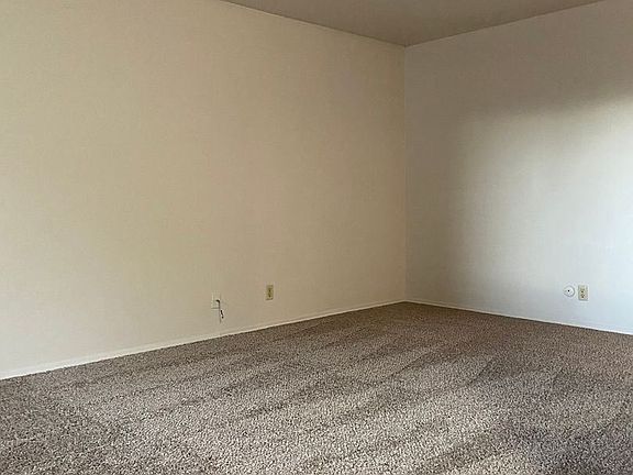 5th image of 12028 NE 8th St #6