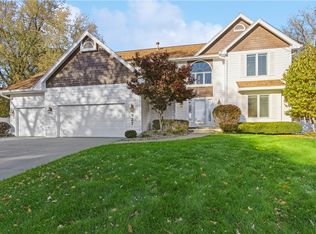 927 57th St, West Des Moines, IA 50266