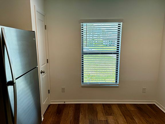 4th image of 880 Winwood Cir #3
