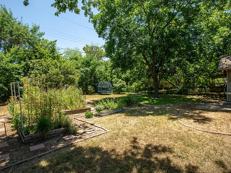 8511 Jamestown Dr — Photo 23